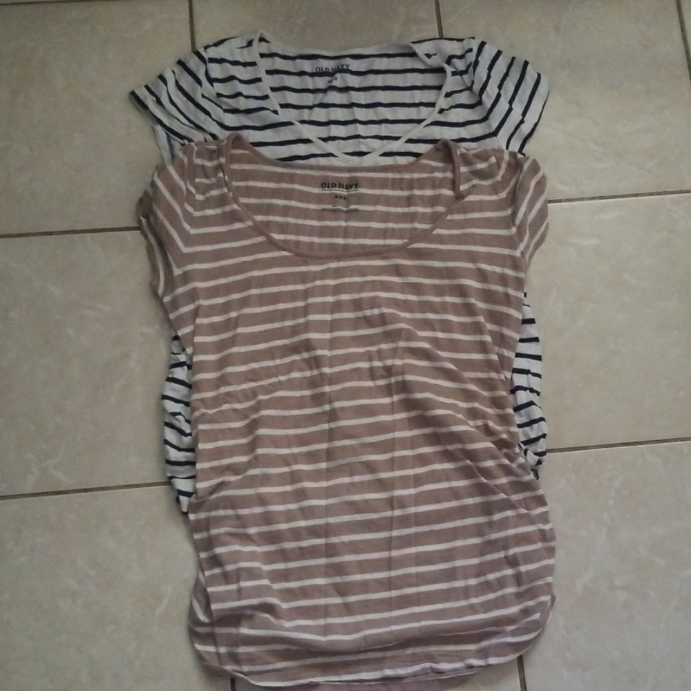 M Old Navy Maternity Shortsleeve Shirts